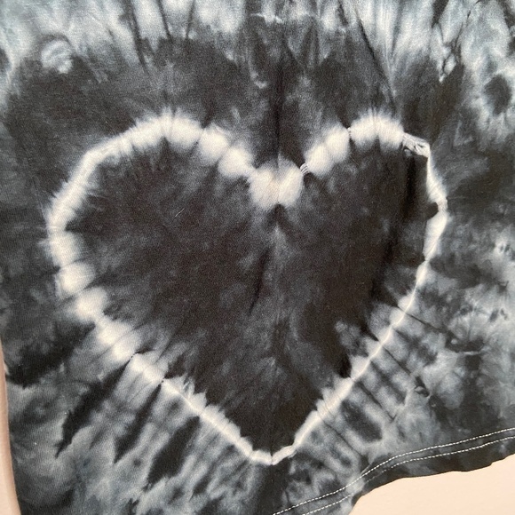 One of a Kind Black & Gray Tie Dye Tee - Picture 5 of 5